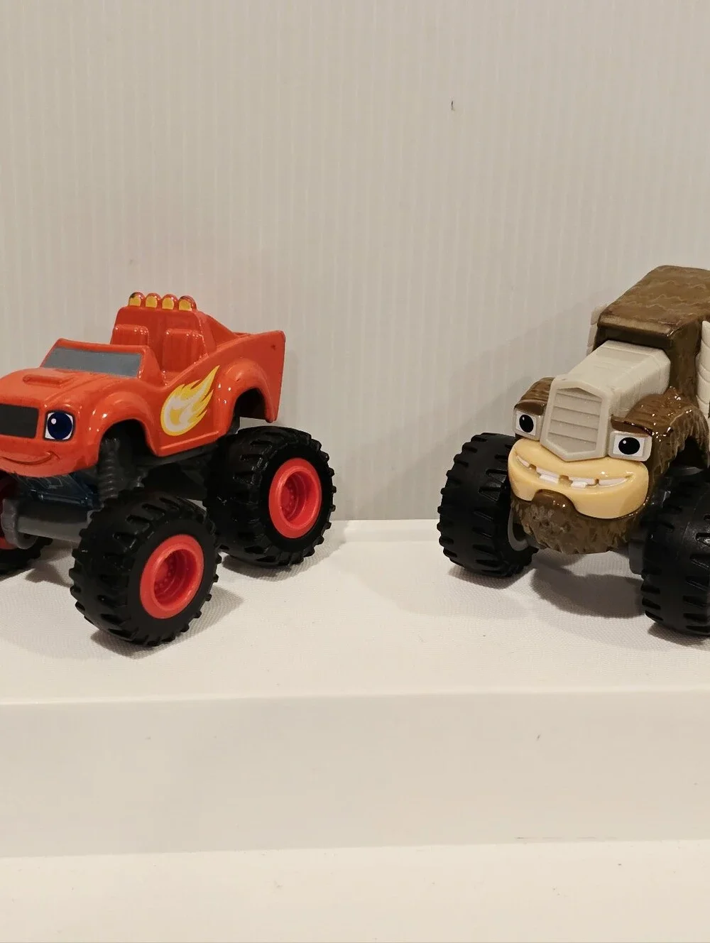 Fisher Price Blaze and the Monster Machines Gasquatch and Blaze Diecast Car Set